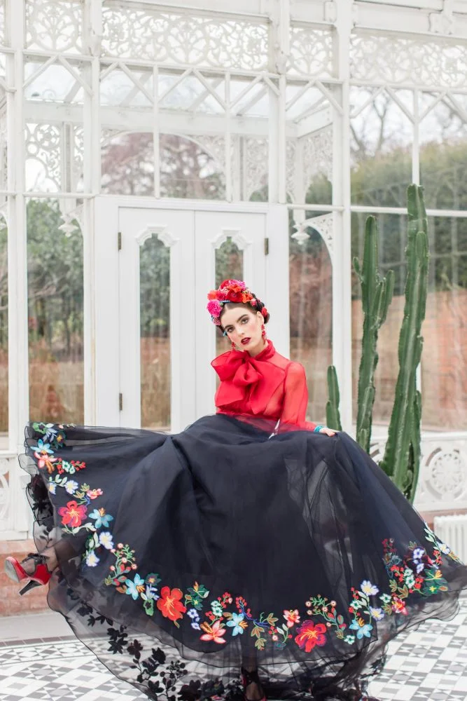 frida kahlo makeup look strong brows red lips flower crown