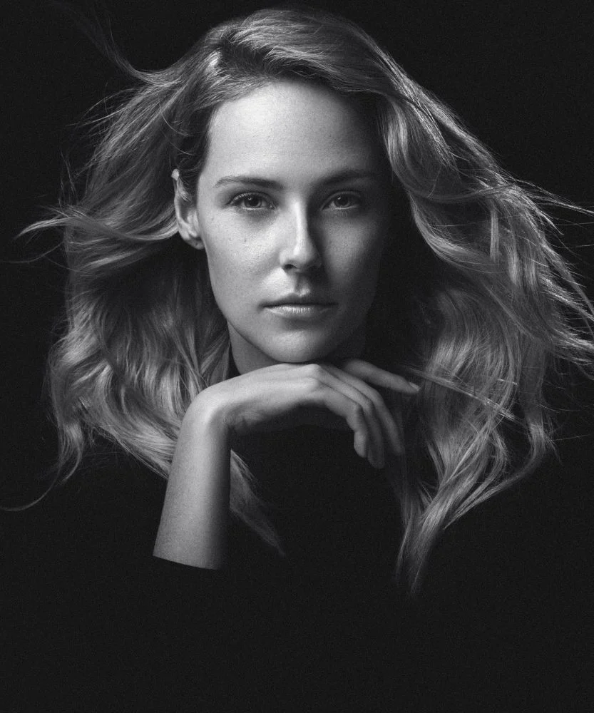 black an white portrait of a model with blond wavy hair natural makeup